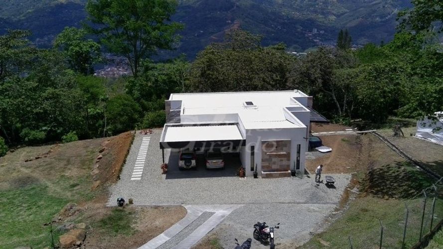 Casa de 5 alcobas en venta en El Noral, Copacabana · foto 2 de 24