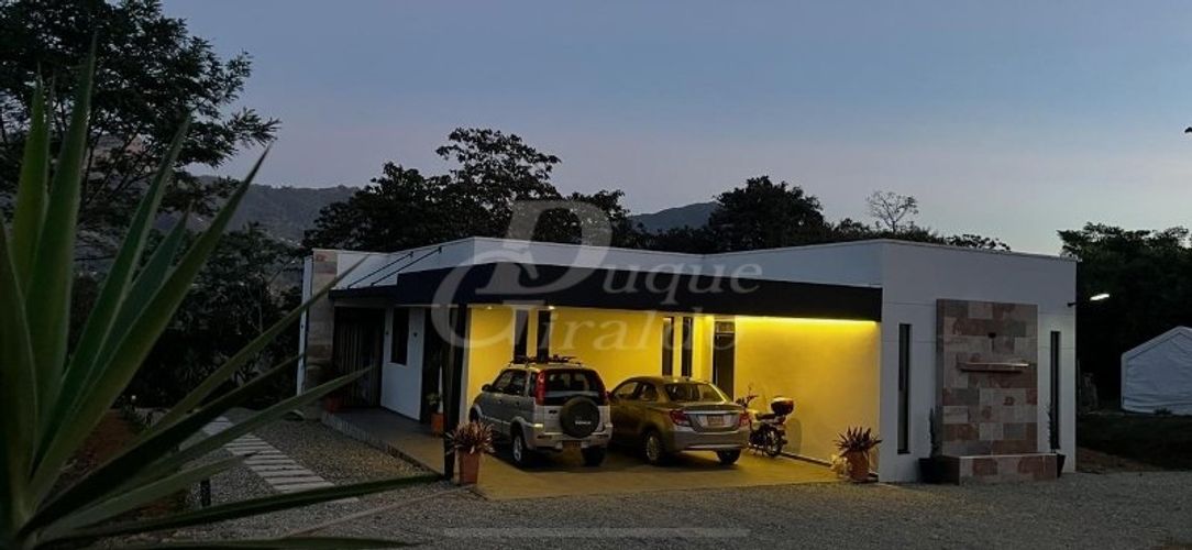 Casa de 5 alcobas en venta en El Noral, Copacabana · foto 13 de 24