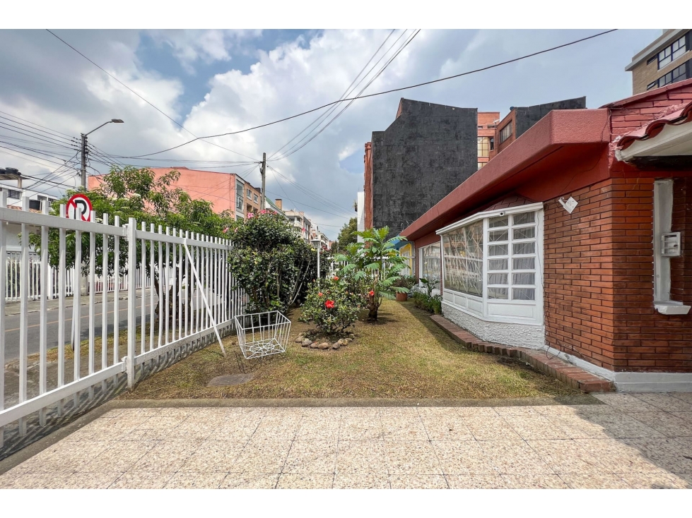 Casa en venta en Santa Paula, Bogotá · foto 2 de 17
