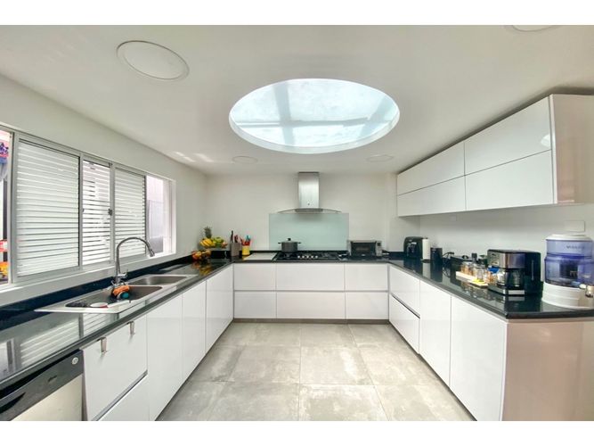 Apartamento de 2 alcobas en venta en Chico, Bogotá, 150 m² · foto 10 de 15