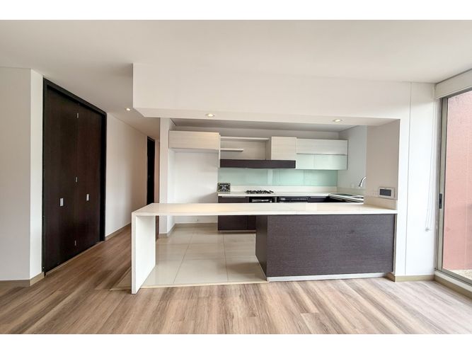 Apartamento en venta en Santa Barbara, Bogotá · foto 2 de 14