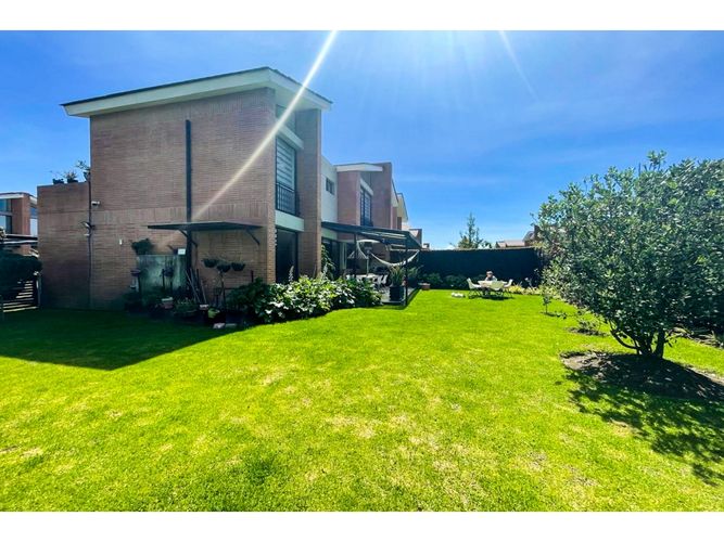 Casa de 3 alcobas en venta en Chuntame, Cajicá, 178 m² · foto 2 de 17