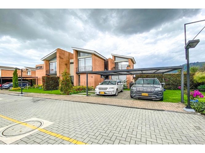 Casa de 3 alcobas en venta en Chuntame, Cajicá, 178 m² · foto 4 de 17