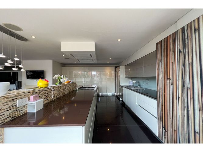 Apartamento de 2 alcobas en venta en Chico Norte, Bogotá, 187 m² · foto 9 de 20