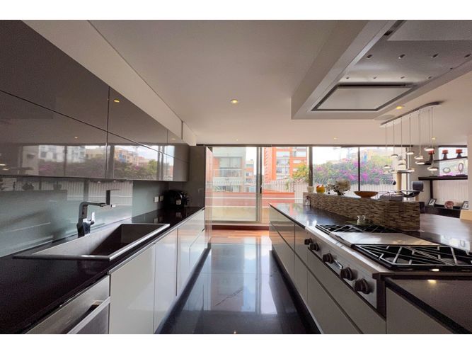Apartamento de 2 alcobas en venta en Chico Norte, Bogotá, 187 m² · foto 10 de 20