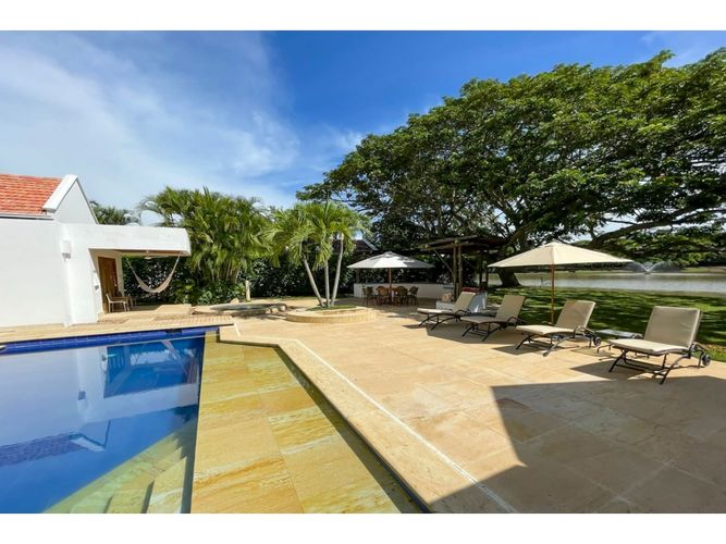 Casa de 5 alcobas en venta en Ricaurte, 311 m² · foto 3 de 21