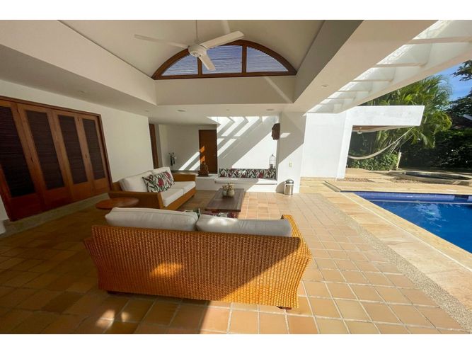 Casa de 5 alcobas en venta en Ricaurte, 311 m² · foto 4 de 21