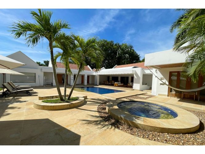 Casa de 5 alcobas en venta en Ricaurte, 311 m² · foto 5 de 21