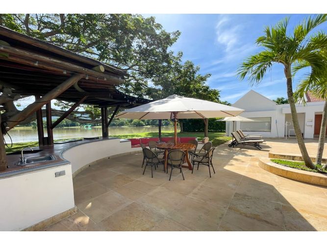Casa de 5 alcobas en venta en Ricaurte, 311 m² · foto 7 de 21