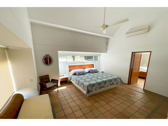 Casa de 5 alcobas en venta en Ricaurte, 311 m² · foto 15 de 21