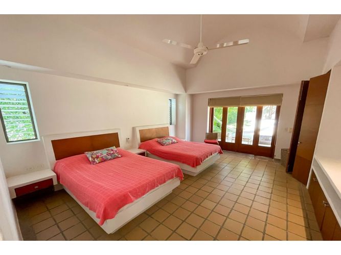 Casa de 5 alcobas en venta en Ricaurte, 311 m² · foto 17 de 21