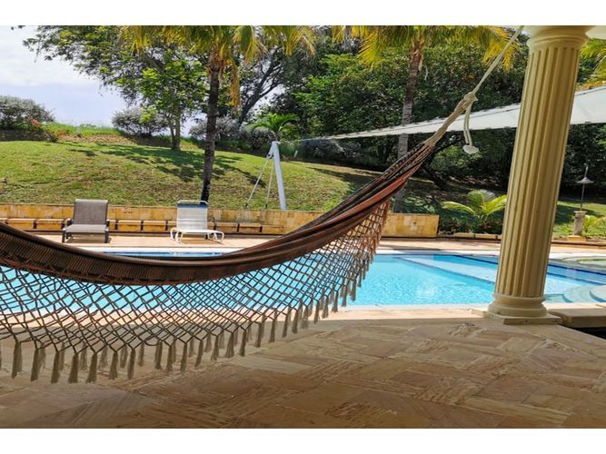Casa de 5 alcobas en venta en Ricaurte, 450 m² · foto 2 de 24