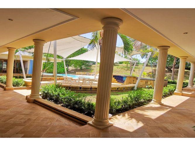 Casa de 5 alcobas en venta en Ricaurte, 450 m² · foto 3 de 24