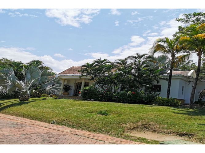Casa de 5 alcobas en venta en Ricaurte, 450 m² · foto 10 de 24