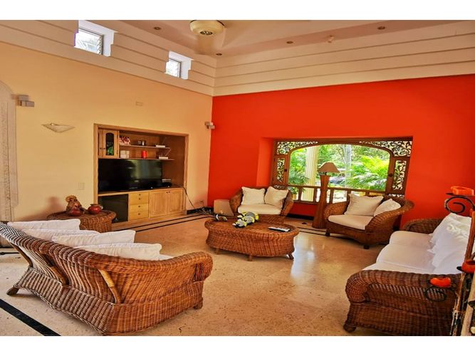Casa de 5 alcobas en venta en Ricaurte, 450 m² · foto 13 de 24