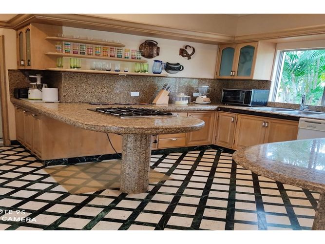 Casa de 5 alcobas en venta en Ricaurte, 450 m² · foto 17 de 24
