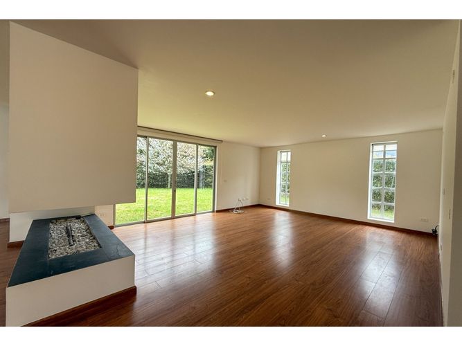 Casa de 5 alcobas en venta en Oro Perdido, Chía, 490 m² · foto 1 de 24