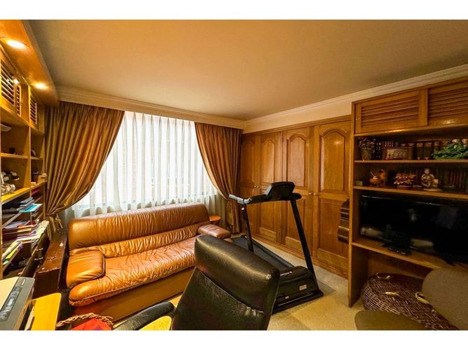 Apartamento de 3 alcobas en venta en Chico, Bogotá, 140 m² · foto 4 de 11