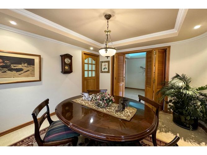 Apartamento de 3 alcobas en venta en Chico, Bogotá, 140 m² · foto 5 de 11