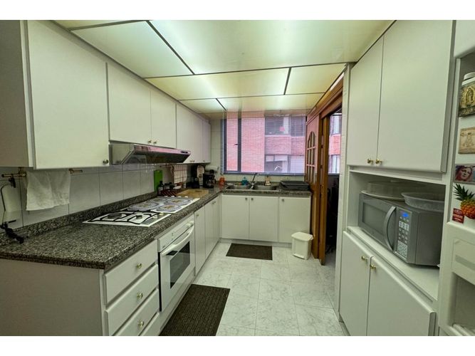 Apartamento de 3 alcobas en venta en Chico, Bogotá, 140 m² · foto 6 de 11