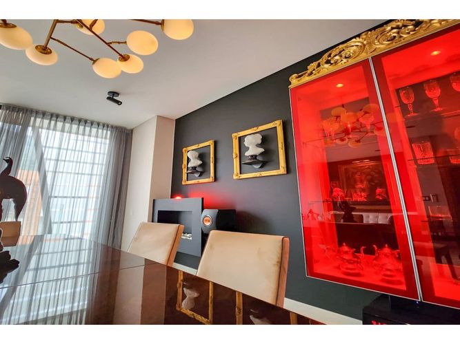 Apartamento de 3 alcobas en venta en Chicó Reservado, Bogotá, 200 m² · foto 2 de 12