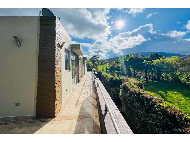 Casa de 4 alcobas en venta en Gratamira, Sopó, 535 m² · foto 2 de 20