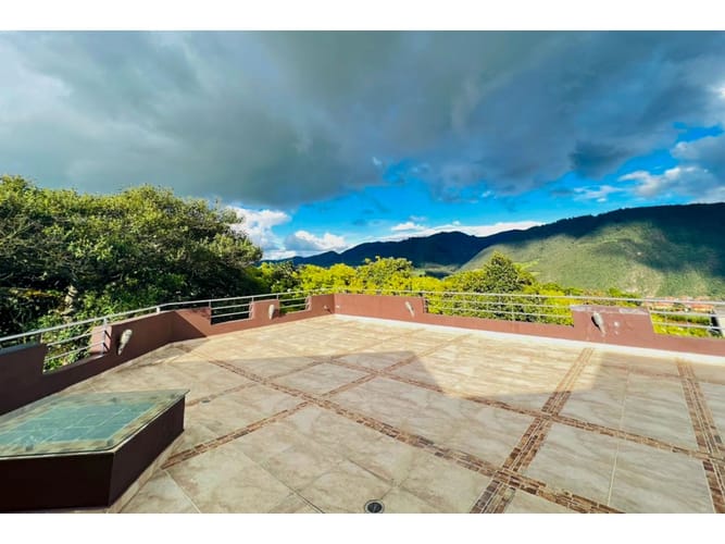 Casa de 4 alcobas en venta en Gratamira, Sopó, 535 m² · foto 3 de 20