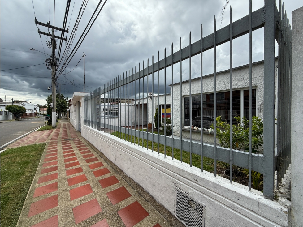 Casa en venta en Niza, Bogotá · foto 2 de 17
