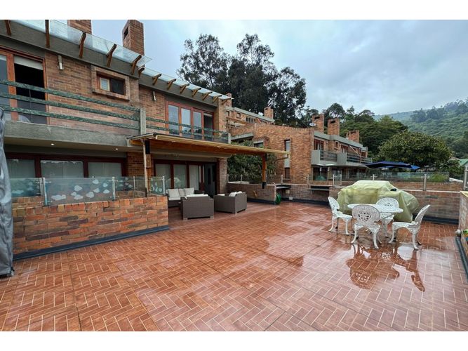 Casa de 4 alcobas en venta en Bosque De Pinos, Bogotá, 283 m² · foto 2 de 17