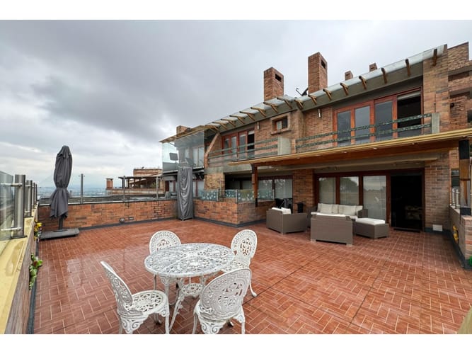 Casa de 4 alcobas en venta en Bosque De Pinos, Bogotá, 283 m² · foto 3 de 17