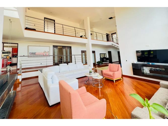 Casa de 4 alcobas en venta en Gratamira, Sopó, 535 m² · foto 6 de 20