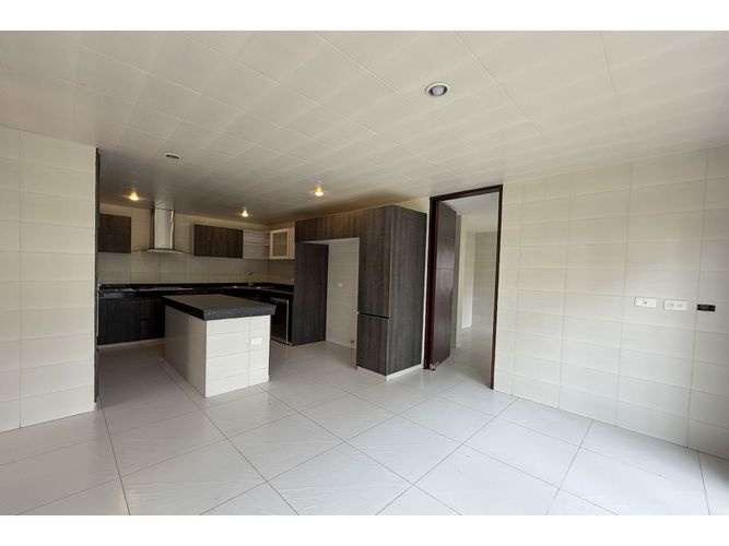 Casa de 5 alcobas en arriendo en Oro Perdido, Chía, 490 m² · foto 6 de 24