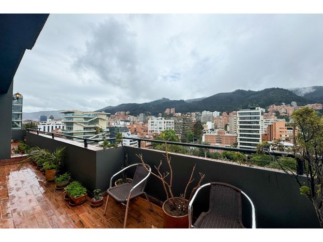 Apartamento de 3 alcobas en venta en El Retiro, Bogotá, 230 m² · foto 2 de 19