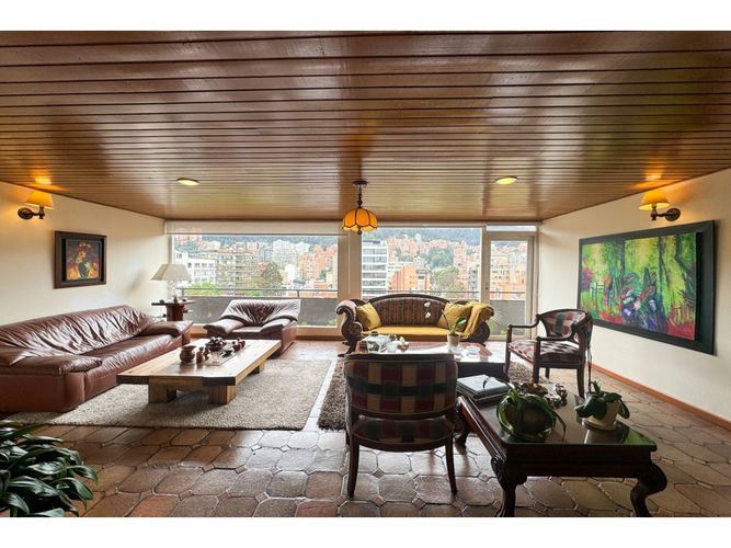 Apartamento de 3 alcobas en venta en El Retiro, Bogotá, 230 m² · foto 4 de 19
