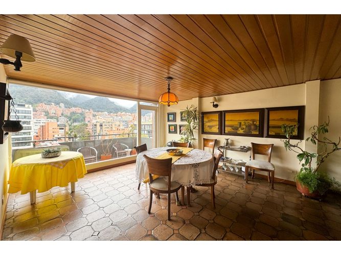 Apartamento de 3 alcobas en venta en El Retiro, Bogotá, 230 m² · foto 8 de 19