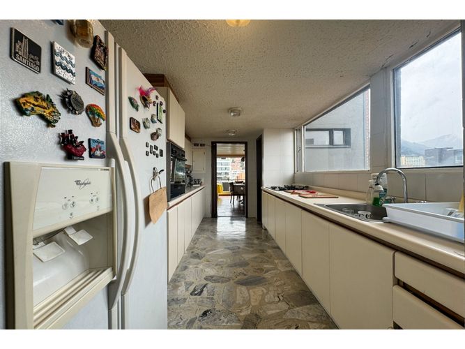 Apartamento de 3 alcobas en venta en El Retiro, Bogotá, 230 m² · foto 9 de 19