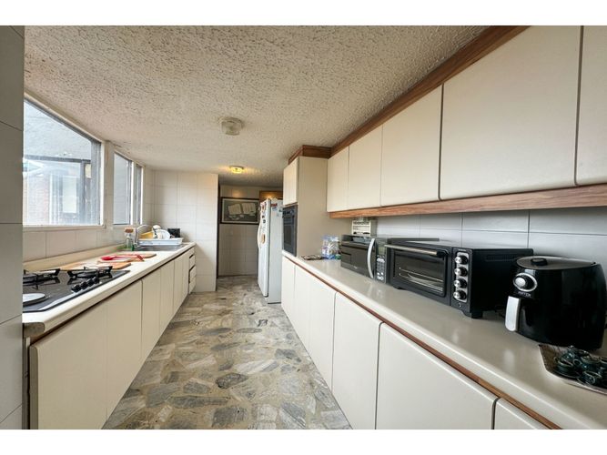 Apartamento de 3 alcobas en venta en El Retiro, Bogotá, 230 m² · foto 10 de 19