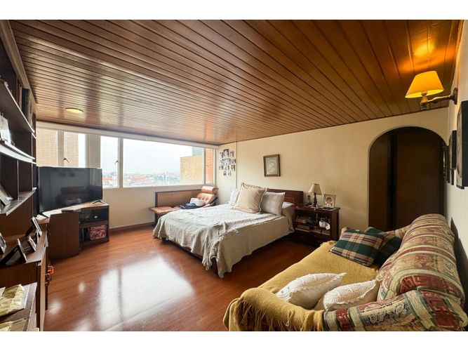 Apartamento de 3 alcobas en venta en El Retiro, Bogotá, 230 m² · foto 18 de 19