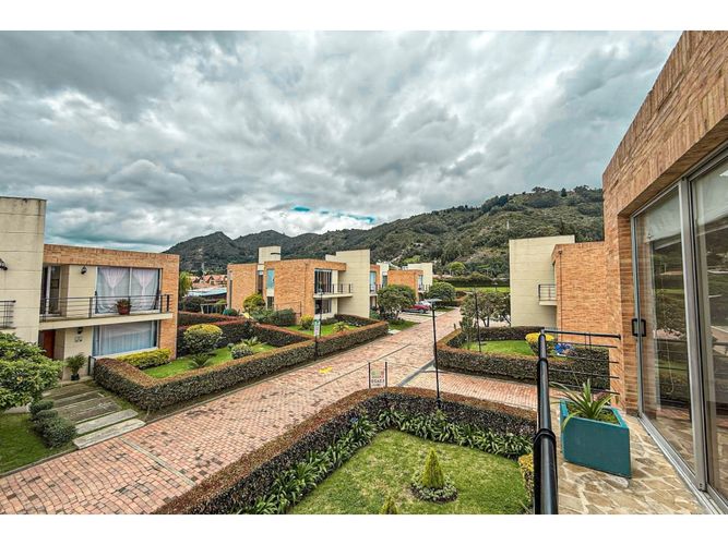 Casa de 4 alcobas en venta en Fonquetá, Chía, 297 m² · foto 2 de 13