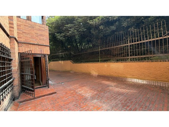 Apartamento de 3 alcobas en venta en Los Rosales, Bogotá, 359 m² · foto 2 de 24