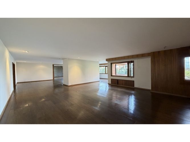 Apartamento de 3 alcobas en venta en Los Rosales, Bogotá, 359 m² · foto 8 de 24