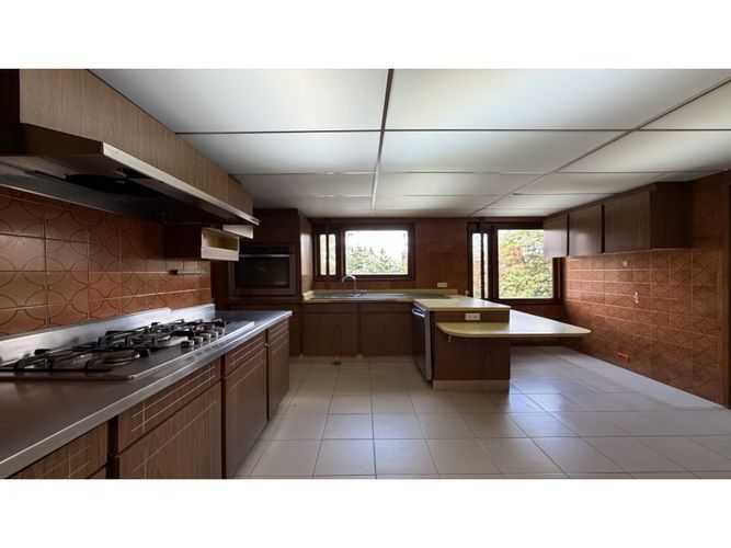 Apartamento de 3 alcobas en venta en Los Rosales, Bogotá, 359 m² · foto 12 de 24