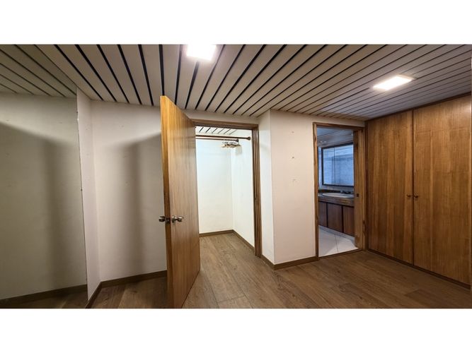 Apartamento de 3 alcobas en venta en Los Rosales, Bogotá, 359 m² · foto 20 de 24