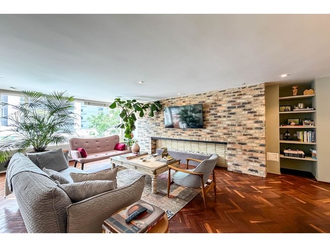 Apartamento de 3 alcobas en venta en Chico Norte, Bogotá, 200 m² · foto 3 de 22