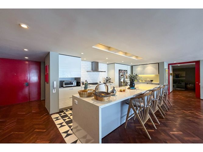 Apartamento de 3 alcobas en venta en Chico Norte, Bogotá, 200 m² · foto 8 de 22