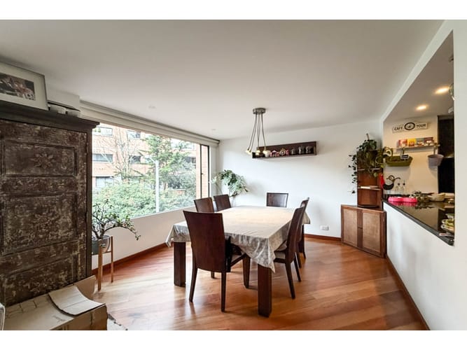 Apartamento de 2 alcobas en venta en Los Rosales, Bogotá, 152 m² · foto 3 de 15