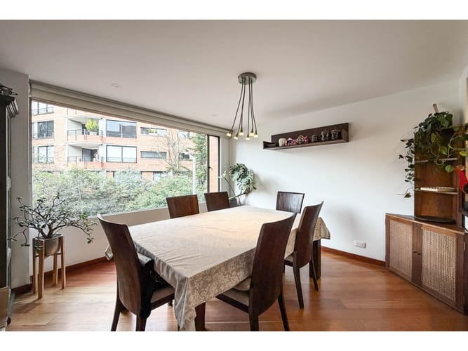 Apartamento de 2 alcobas en venta en Los Rosales, Bogotá, 152 m² · foto 4 de 15