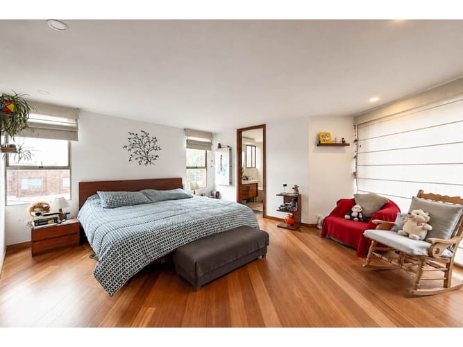 Apartamento de 2 alcobas en venta en Los Rosales, Bogotá, 152 m² · foto 10 de 15