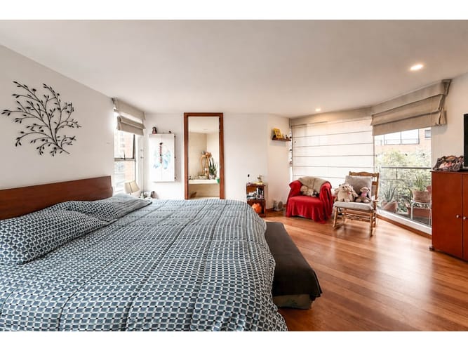 Apartamento de 2 alcobas en venta en Los Rosales, Bogotá, 152 m² · foto 11 de 15