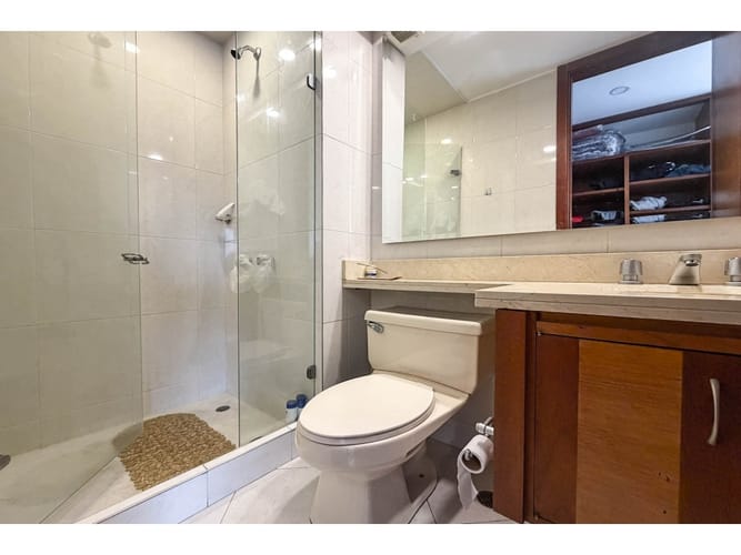 Apartamento de 2 alcobas en venta en Los Rosales, Bogotá, 152 m² · foto 14 de 15
